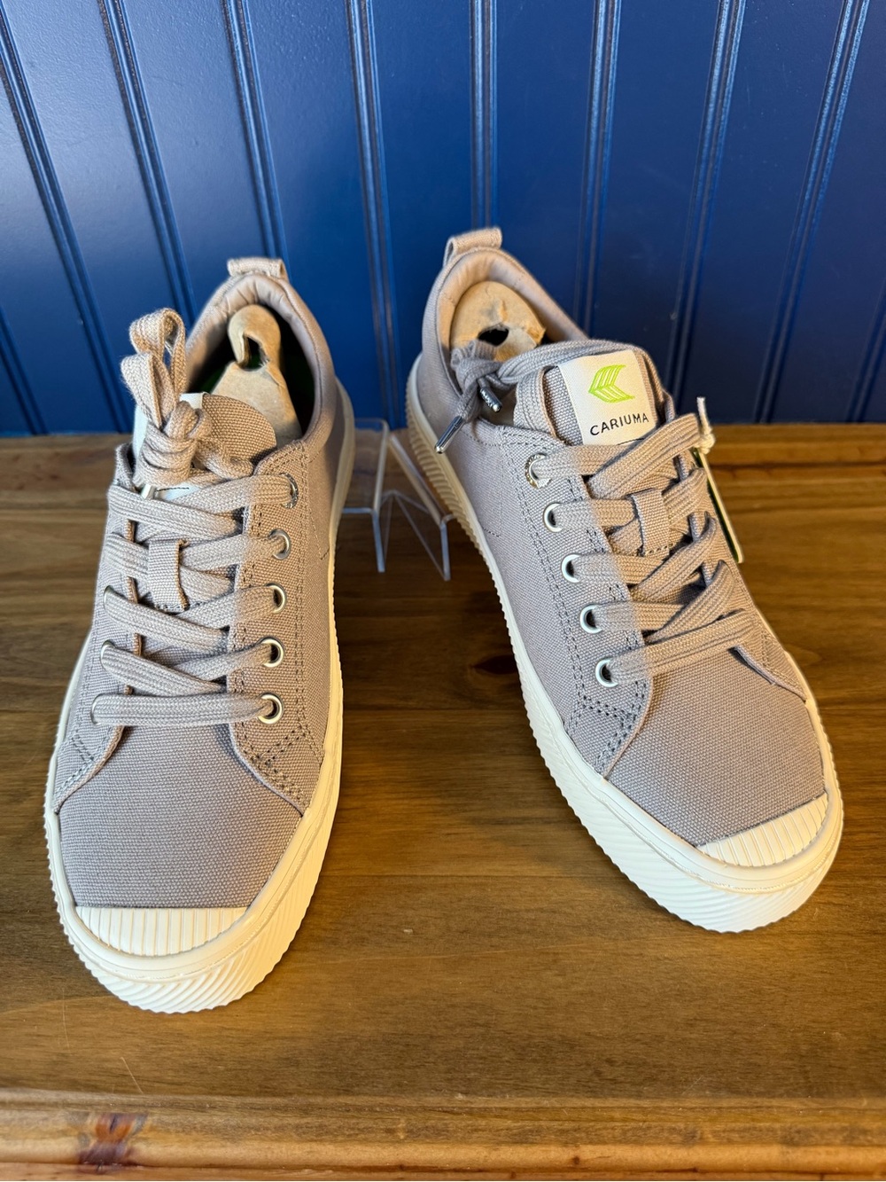 CARIUMA OCA Low Gray Canvas Sustainable Sneakers Women’s Size 8